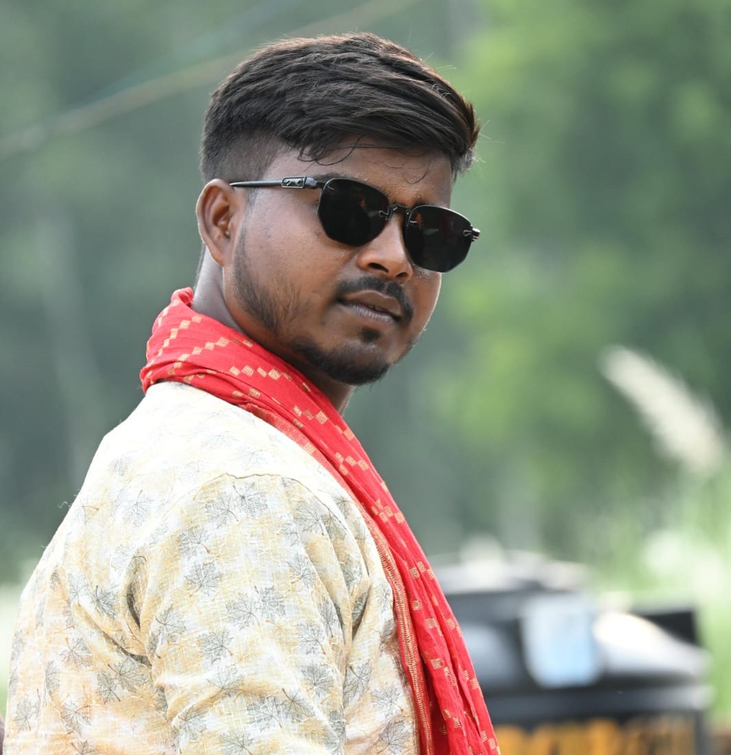 Shyam Bihari Singing Photo